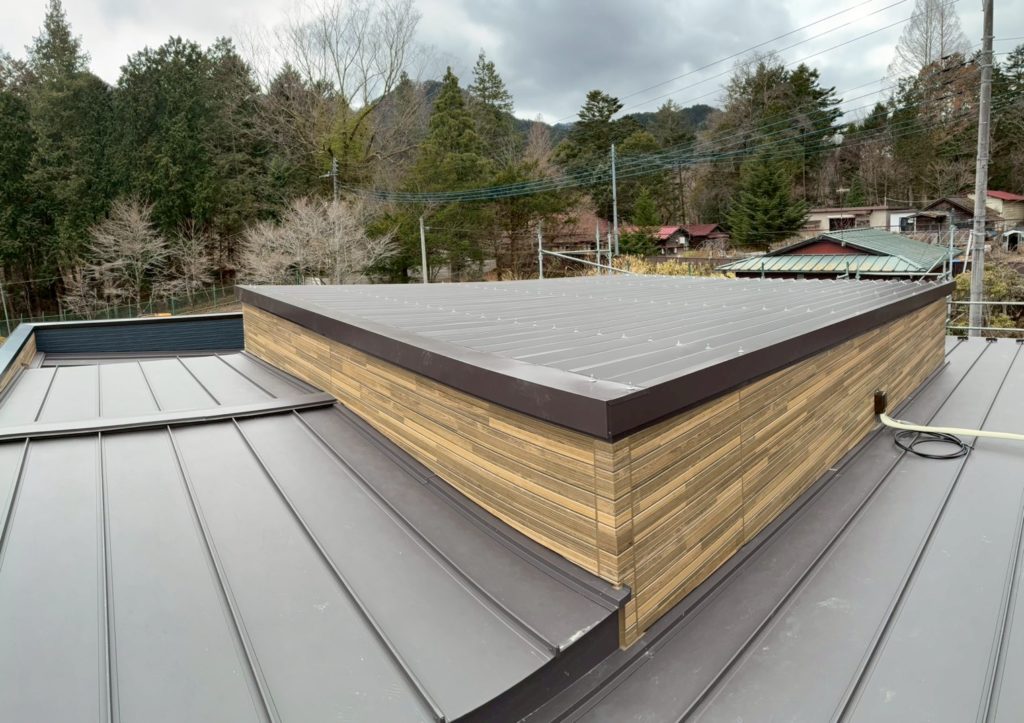 日光市 栃木県 屋根 雨樋 すとっ葉ー　施工前