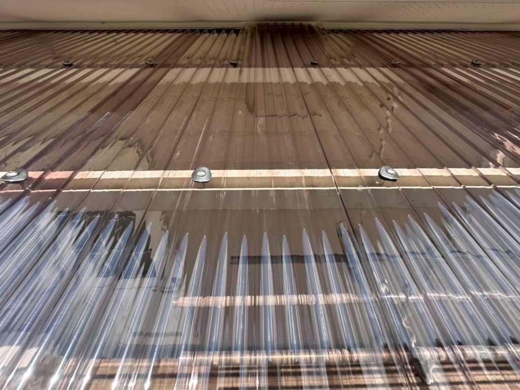 日光市　Ｓ様屋根工事　小波ポリカ　施工中