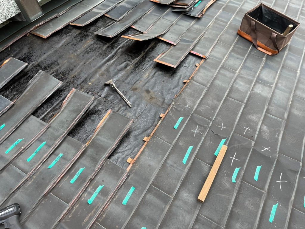 日光市　屋根　銅板施工中