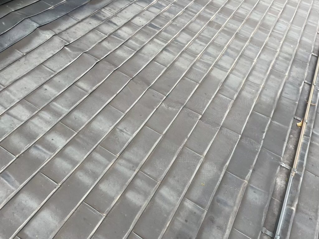 日光市 屋根修理 鋼板屋根の浮き状況