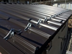日光市　屋根　カバー工法　施工後　雪止め　　②